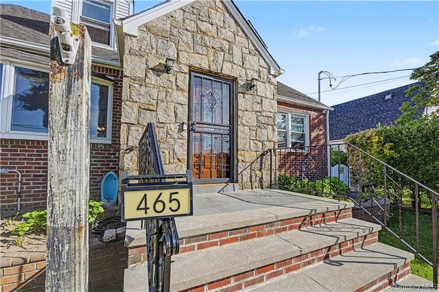 465 Washington Place, Mineola, NY 11501