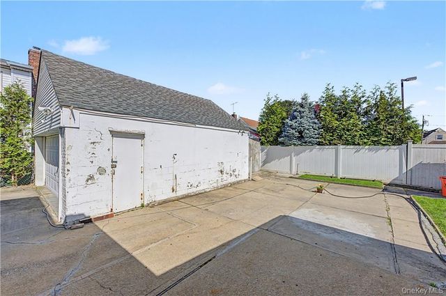 465 Washington Place, Mineola, NY 11501