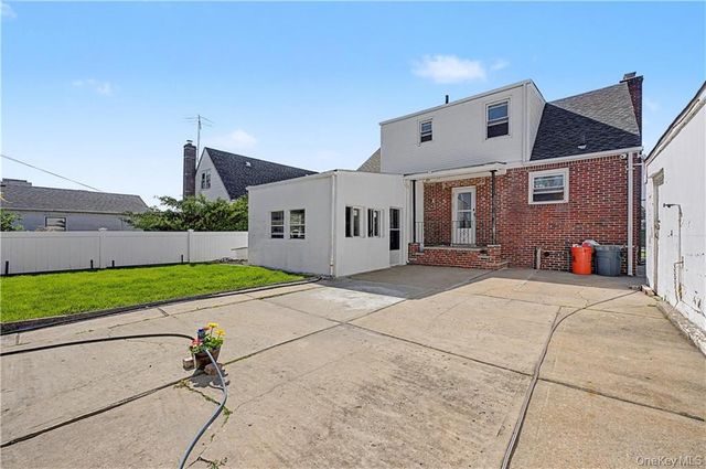 465 Washington Place, Mineola, NY 11501