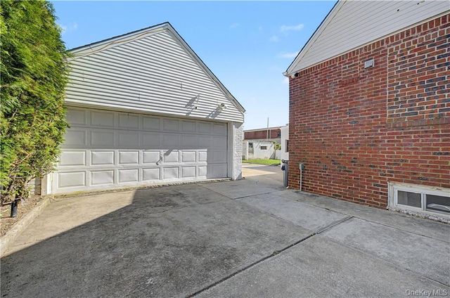 465 Washington Place, Mineola, NY 11501