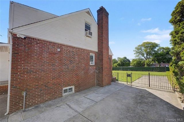 465 Washington Place, Mineola, NY 11501