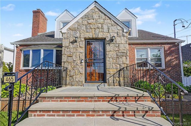 465 Washington Place, Mineola, NY 11501