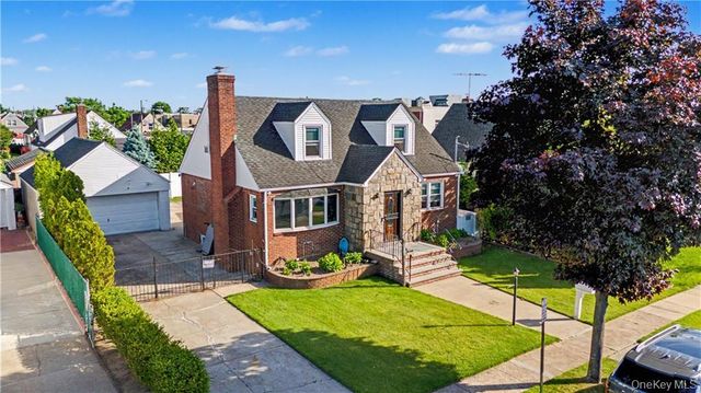 465 Washington Place, Mineola, NY 11501