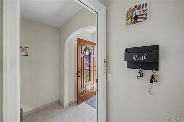 465 Washington Place, Mineola, NY 11501