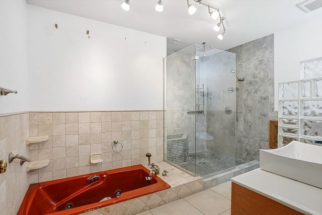 15 N Cove Rd, Sterling, MA 01564