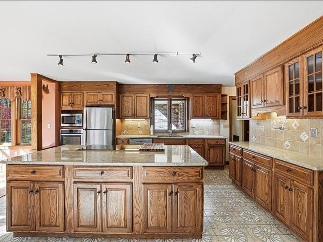 15 N Cove Rd, Sterling, MA 01564