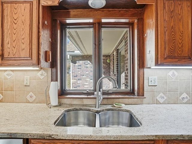 15 N Cove Rd, Sterling, MA 01564