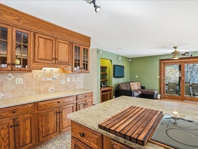 15 N Cove Rd, Sterling, MA 01564