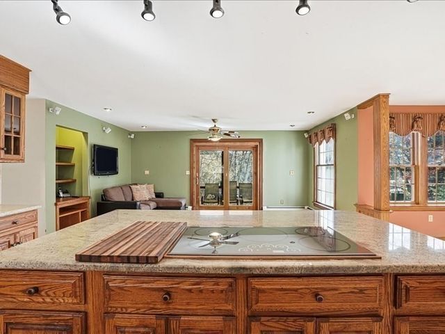15 N Cove Rd, Sterling, MA 01564