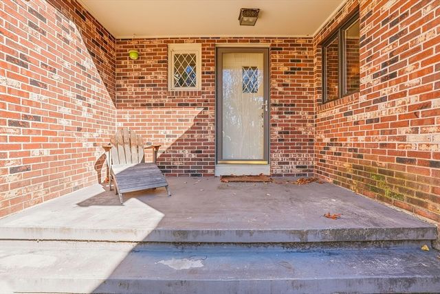 15 N Cove Rd, Sterling, MA 01564