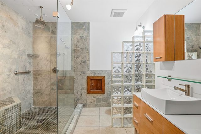 15 N Cove Rd, Sterling, MA 01564