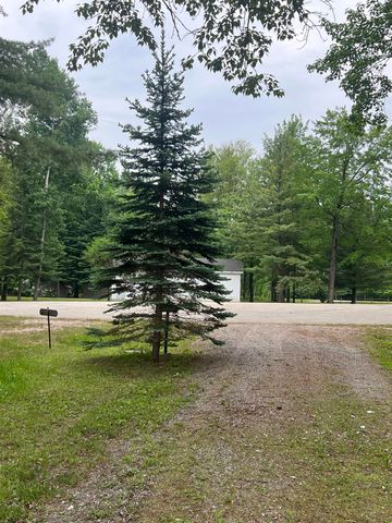 3707 Towsley Court, Gladwin, MI 48624