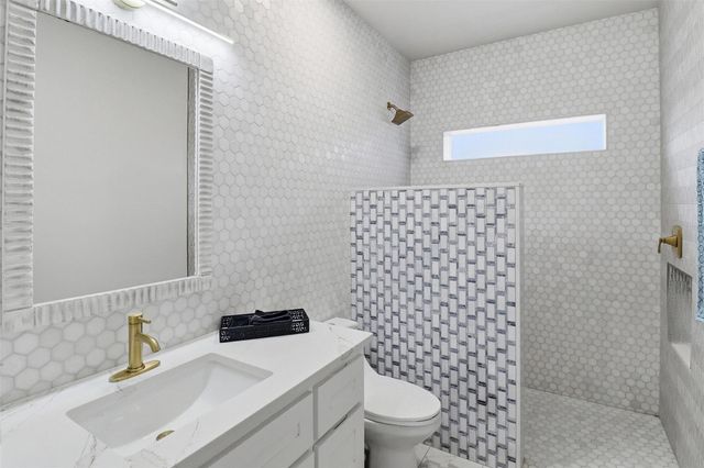 1515 Valley High LN, Granite Shoals, TX 78654