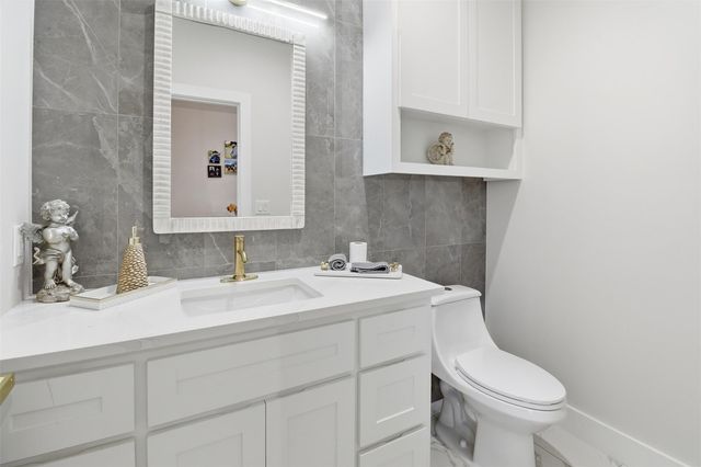 1515 Valley High LN, Granite Shoals, TX 78654