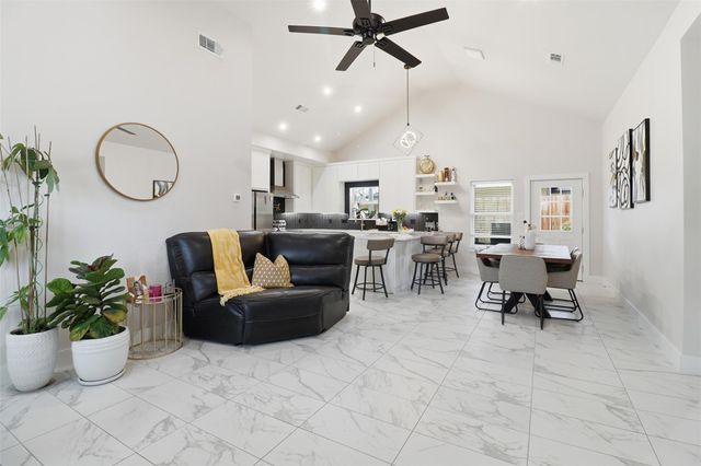 1515 Valley High LN, Granite Shoals, TX 78654