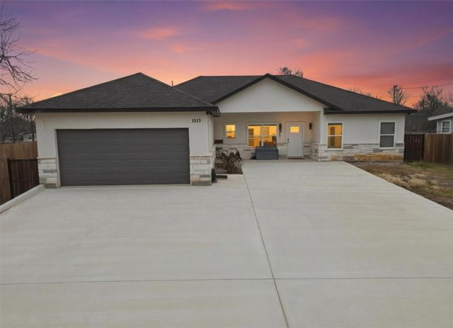 1515 Valley High LN, Granite Shoals, TX 78654