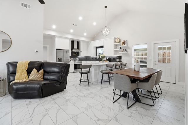 1515 Valley High LN, Granite Shoals, TX 78654