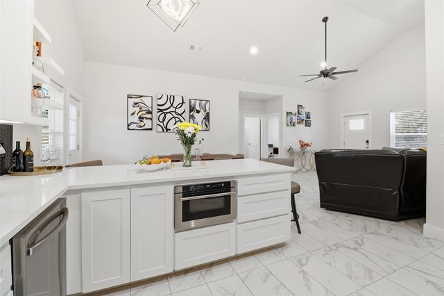 1515 Valley High LN, Granite Shoals, TX 78654