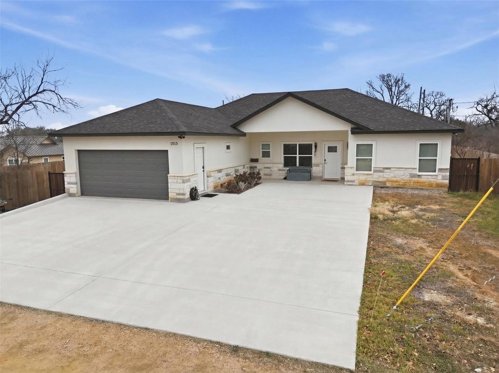 1515 Valley High LN, Granite Shoals, TX 78654