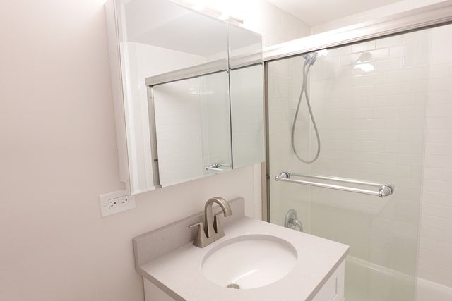 9813 Bianco Terrace A, Des Plaines, IL 60016