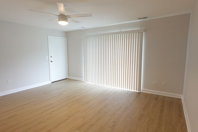 9813 Bianco Terrace A, Des Plaines, IL 60016