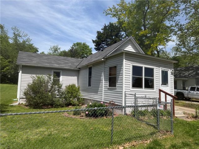 908 chestnut Street, Leavenworth, KS 66048