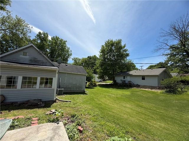 908 chestnut Street, Leavenworth, KS 66048