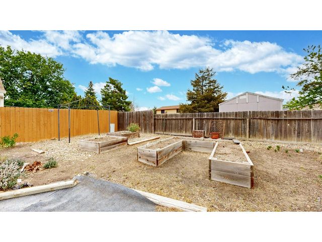 613 Chestnut Dr, Loveland, CO 80538