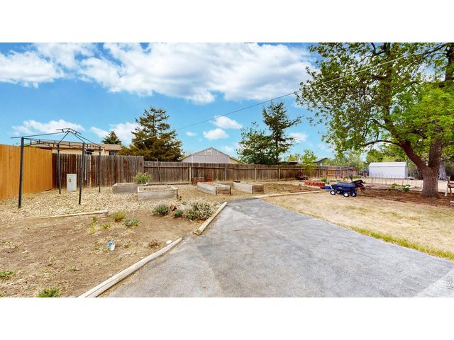 613 Chestnut Dr, Loveland, CO 80538