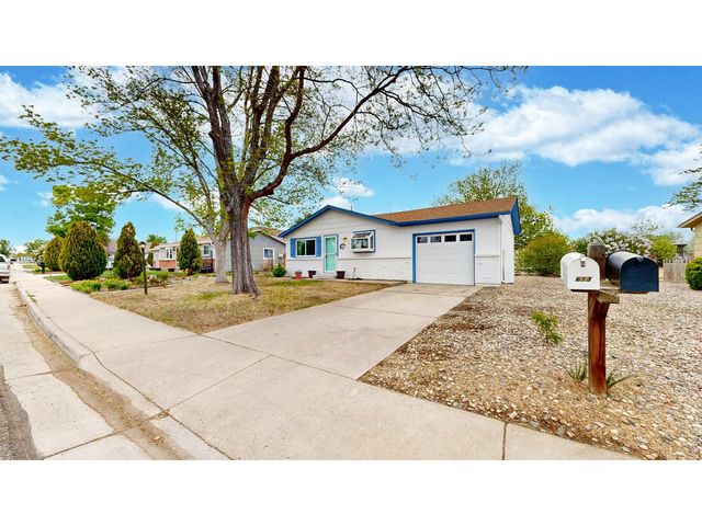 613 Chestnut Dr, Loveland, CO 80538