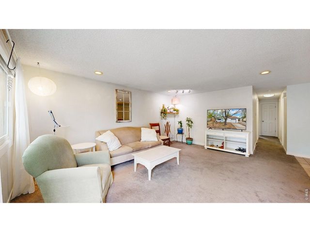613 Chestnut Dr, Loveland, CO 80538