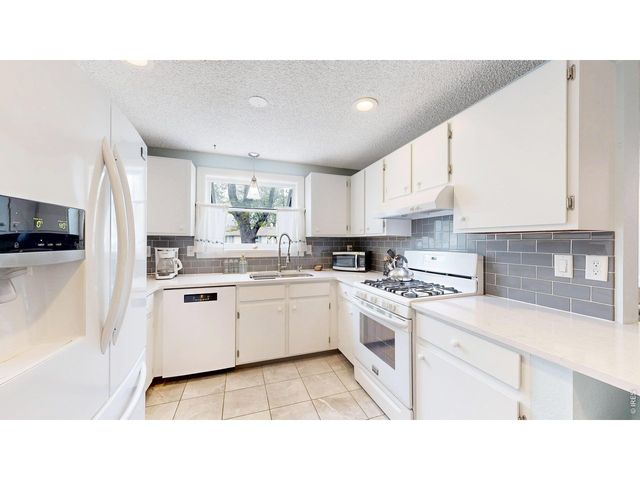 613 Chestnut Dr, Loveland, CO 80538
