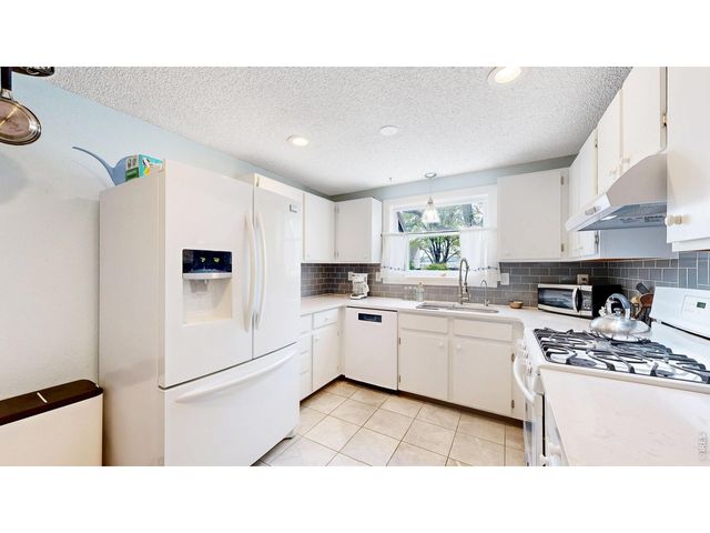613 Chestnut Dr, Loveland, CO 80538