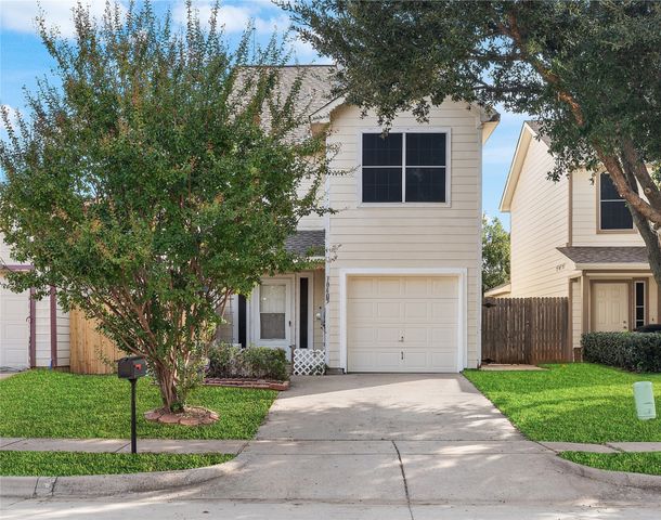 10605 Many Oaks Drive, Fort Worth, TX 76140