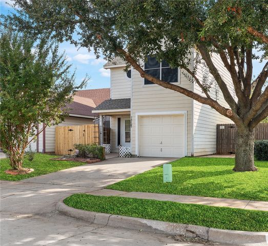 10605 Many Oaks Drive, Fort Worth, TX 76140