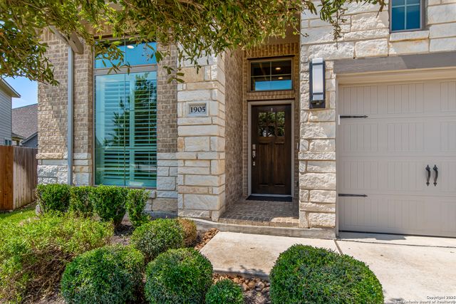1905 high bank, Seguin, TX 78155