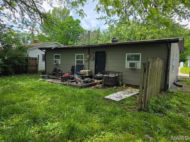 120 Saint Robert Drive, Cahokia, IL 62206