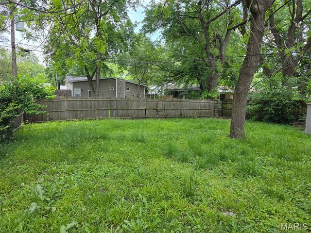 120 Saint Robert Drive, Cahokia, IL 62206