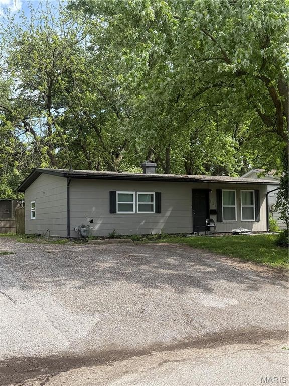 120 Saint Robert Drive, Cahokia, IL 62206