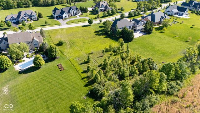 9335 Pleasant View Lane, Zionsville, IN 46077