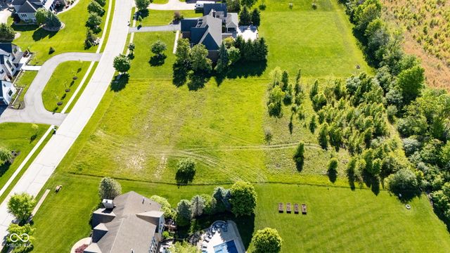9335 Pleasant View Lane, Zionsville, IN 46077