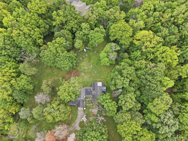 6221 W Maple Road, West Bloomfield, MI 48322