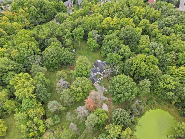 6221 W Maple Road, West Bloomfield, MI 48322