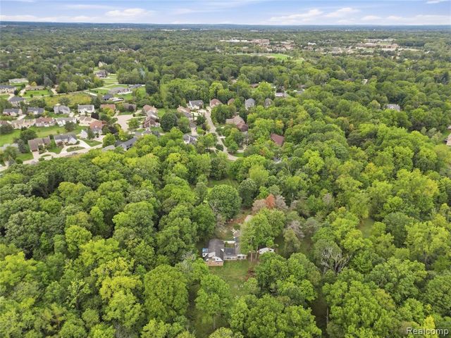 6221 W Maple Road, West Bloomfield, MI 48322