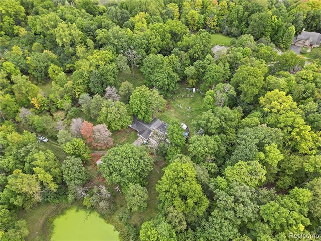 6221 W Maple Road, West Bloomfield, MI 48322