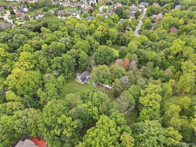 6221 W Maple Road, West Bloomfield, MI 48322