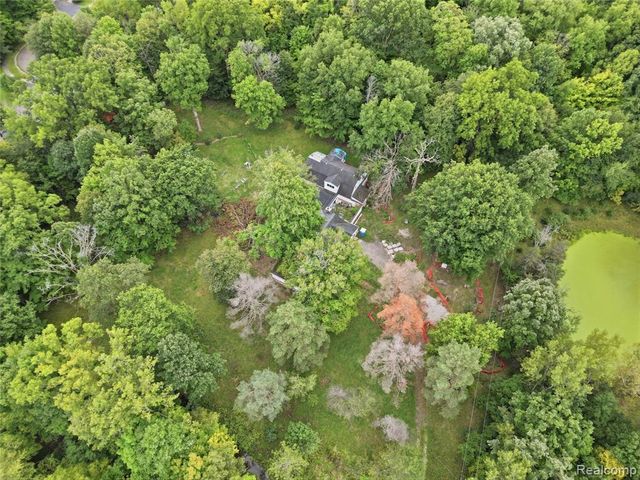6221 W Maple Road, West Bloomfield, MI 48322