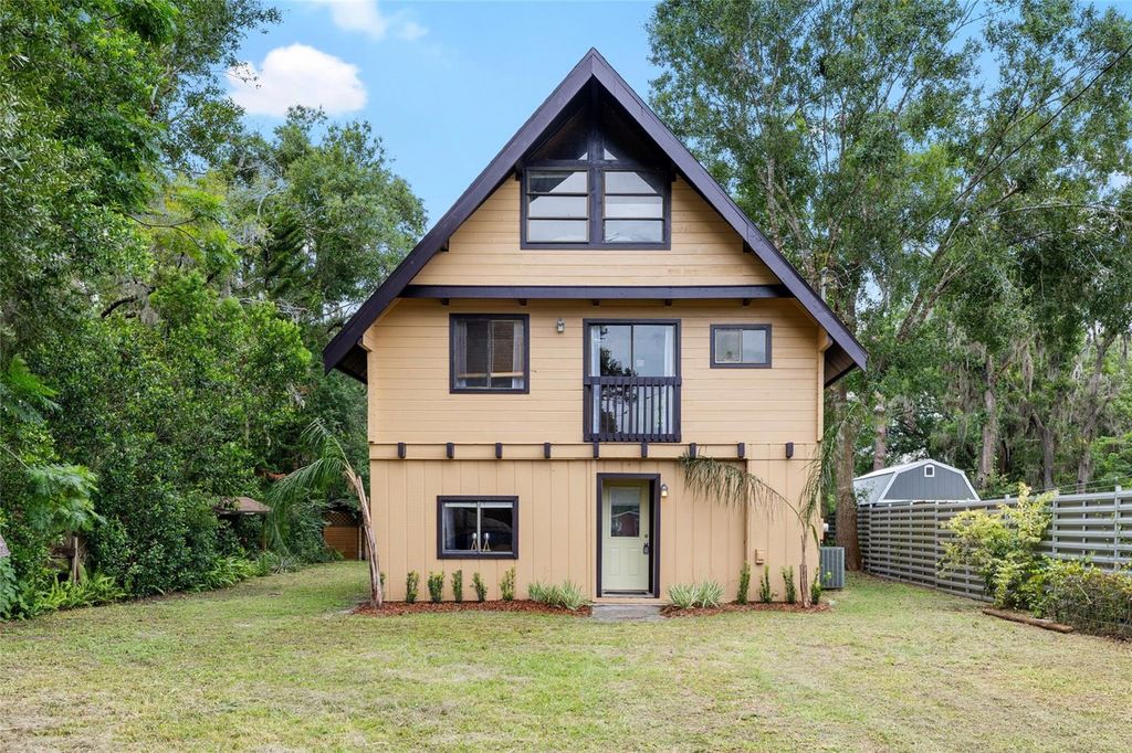 Image 2 of property listing at 14406 MIDDLEFIELD LANE, Odessa, FL 33556