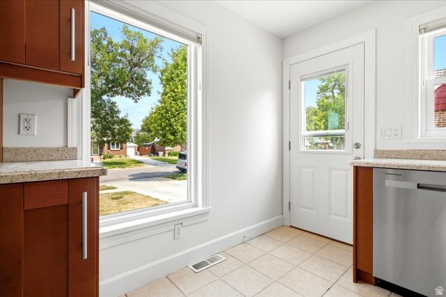 825 N OAKLEY ST, Salt Lake City, UT 84116