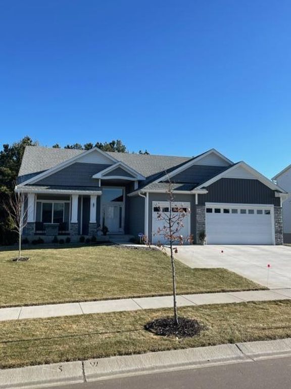 439 Mario Drive, Vadnais Heights, MN 55127